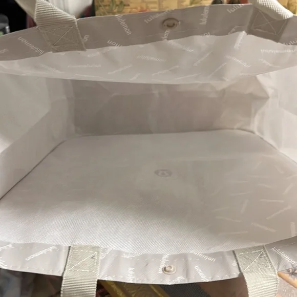 Lululemon large gray reusable bag - Picture 5 of 7